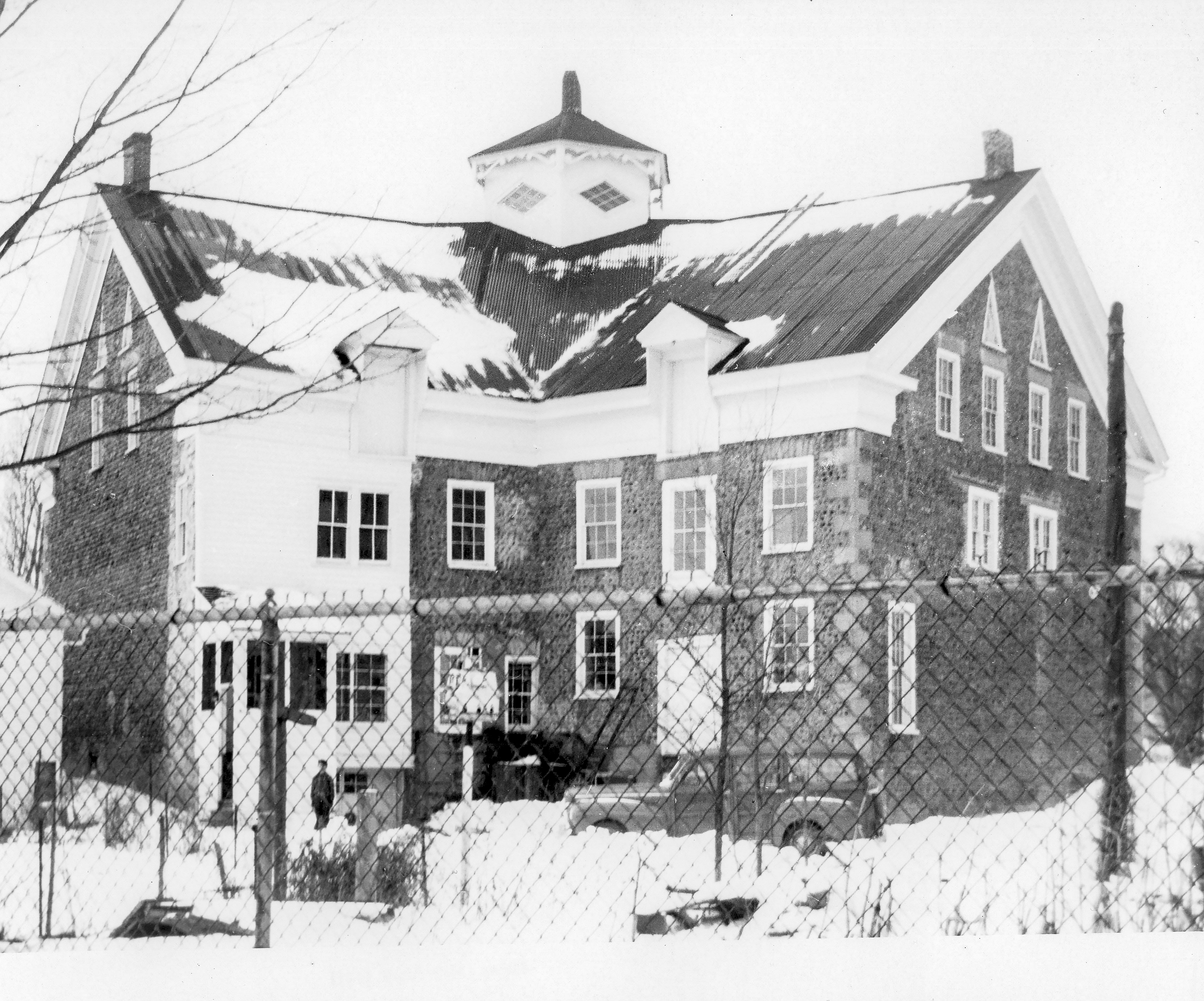 Mad-3 Landmark Tavern 7
